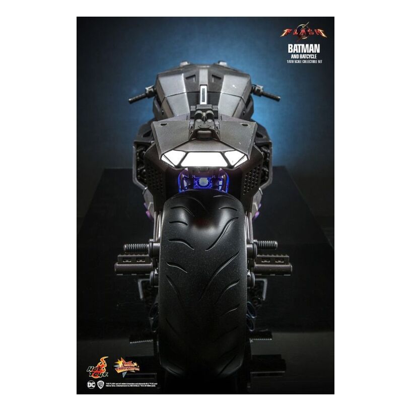 The Flash (2023) – Batman & Batcycle 1:6 Scale Collectable Figure