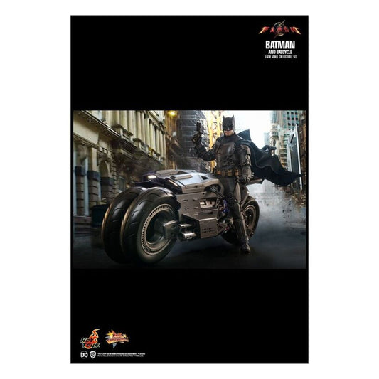 The Flash (2023) – Batman & Batcycle 1:6 Scale Collectable Figure
