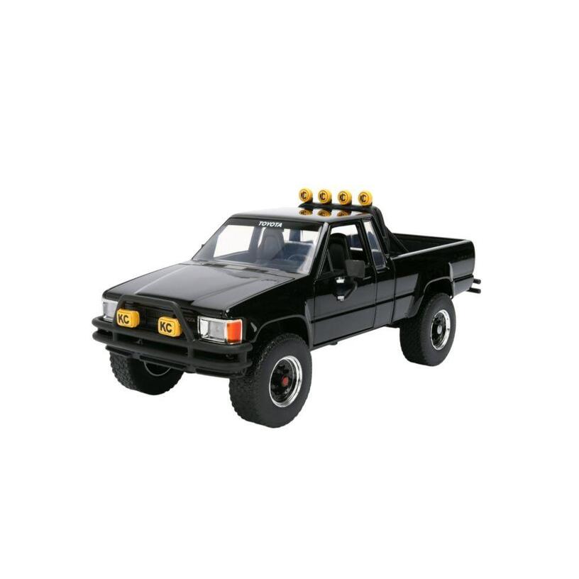 1985 Toyota Sr5 Pickup Truck 1:24 With Marty’S Skateboard Back To The Future