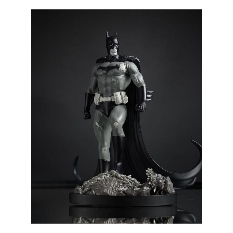 Batman Black & White – Batman By Bjorn Barends Resin Statue