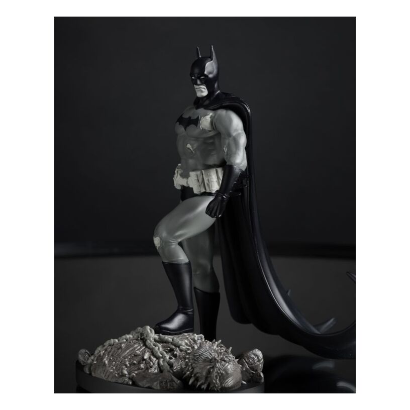 Batman Black & White – Batman By Bjorn Barends Resin Statue