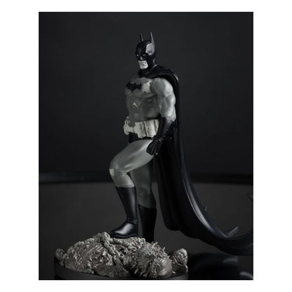 Batman Black & White – Batman By Bjorn Barends Resin Statue