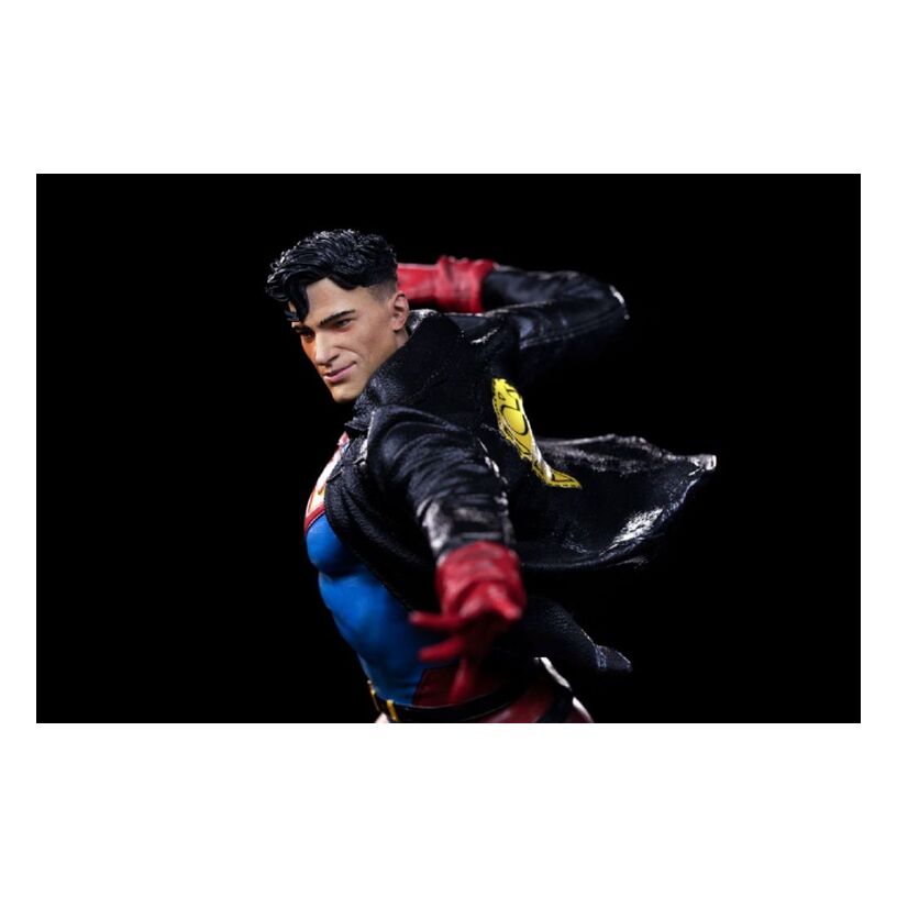 Dc Comics – Superboy 1:10 Scale Statue