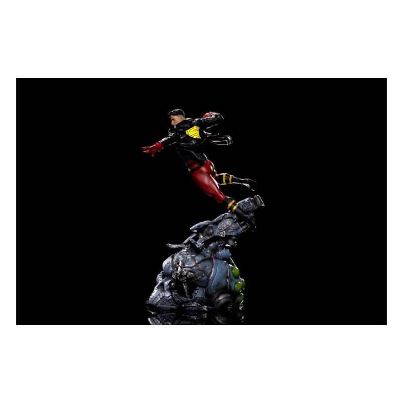 Dc Comics – Superboy 1:10 Scale Statue