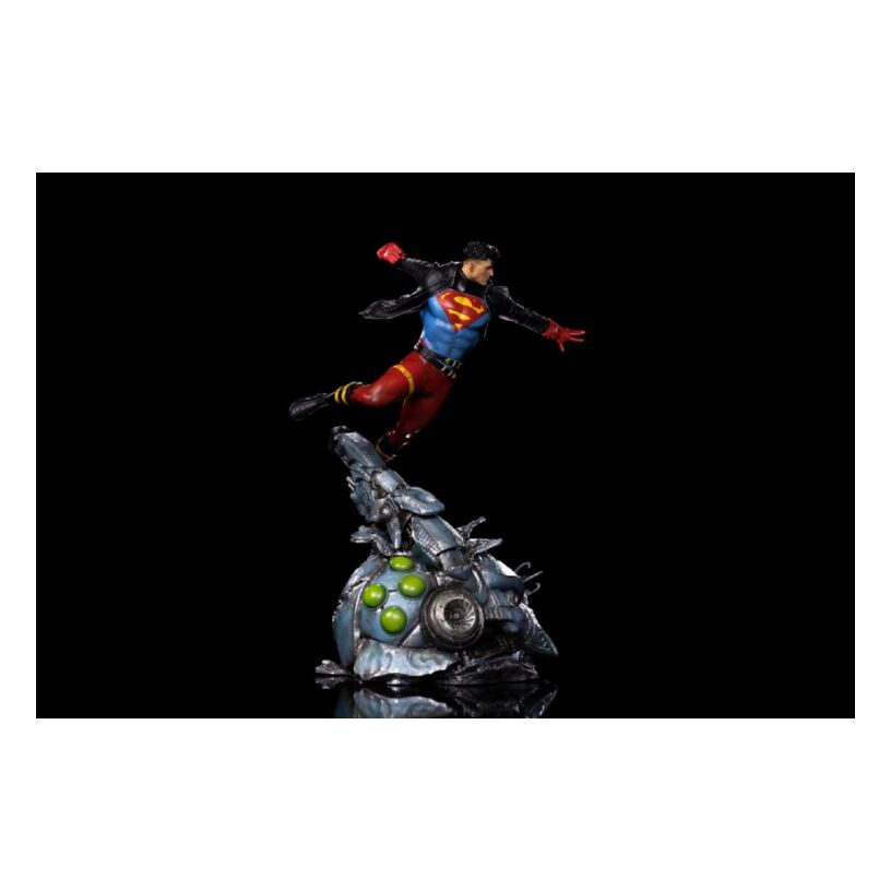 Dc Comics – Superboy 1:10 Scale Statue