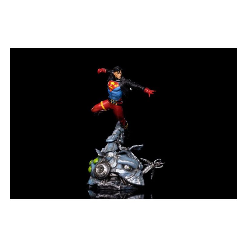 Dc Comics – Superboy 1:10 Scale Statue