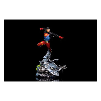 Dc Comics – Superboy 1:10 Scale Statue