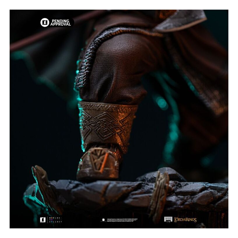 Gimli Unleashed Statue – The Lord Of The Rings