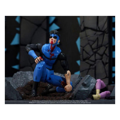 Invincible (Tv) – Invincible (Bloody) Sdcc Exclusive 1:12 Action Figure