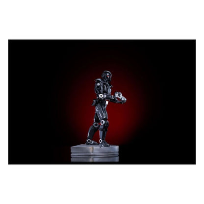 Star Wars: The Mandalorian – Dark Trooper 1:10 Scale Statue