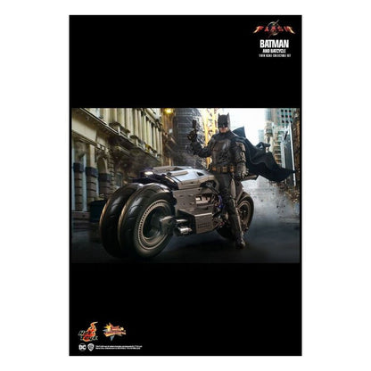 The Flash (2023) – Batman & Batcycle 1:6 Scale Collectable Figure