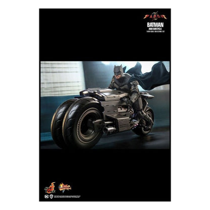 The Flash (2023) – Batman & Batcycle 1:6 Scale Collectable Figure