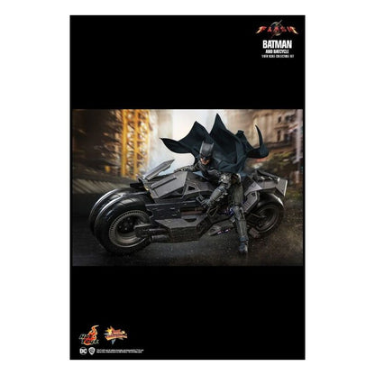 The Flash (2023) – Batman & Batcycle 1:6 Scale Collectable Figure