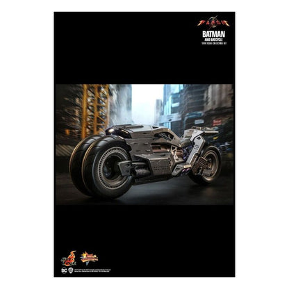 The Flash (2023) – Batman & Batcycle 1:6 Scale Collectable Figure